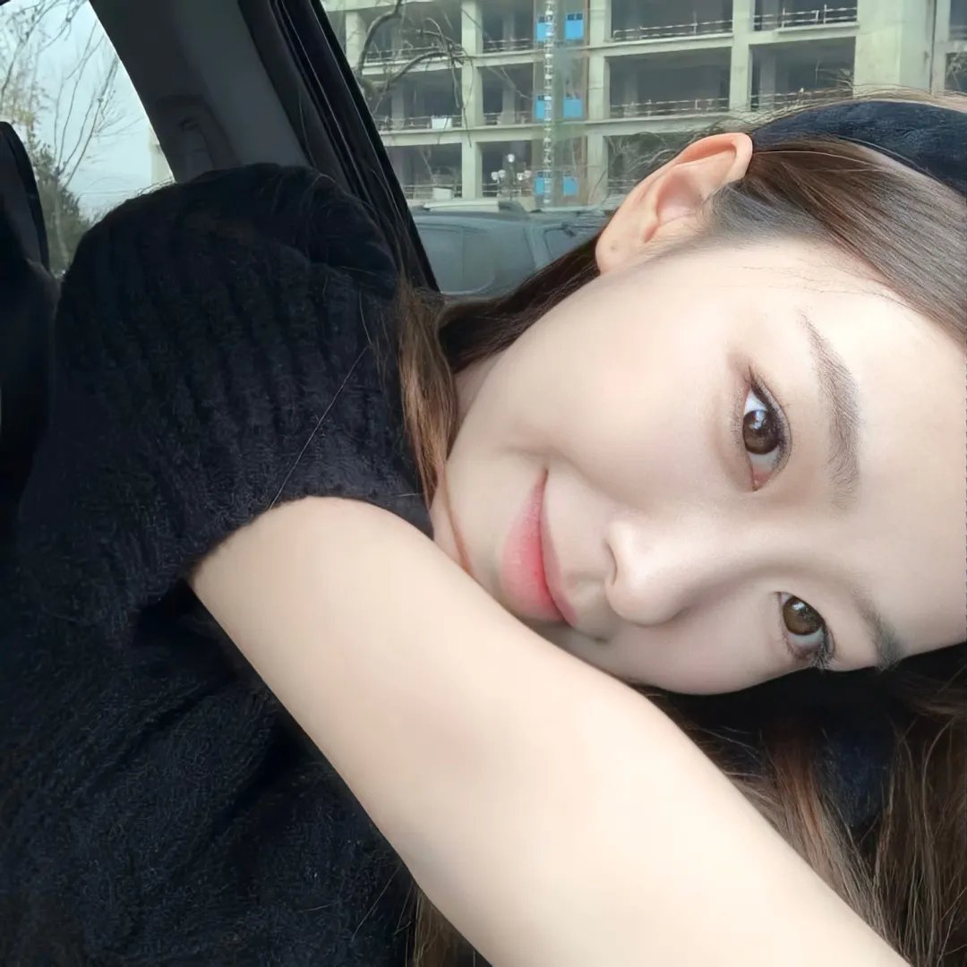 就这样，我们把金鱼放入了泳池